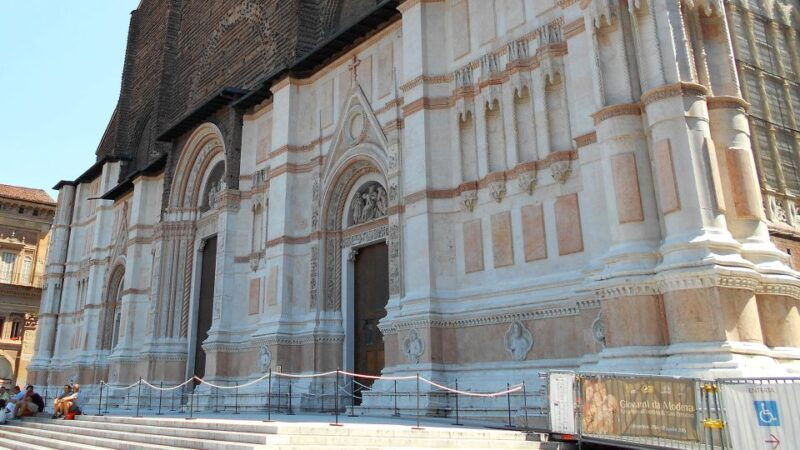 cathedral-of-san-petronio-and-archiginnasio-private-tour