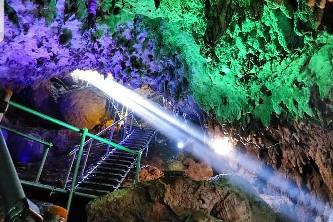 cave-okinawa-a-mysterious-limestone-cave-that-you-can-easily-enjoy