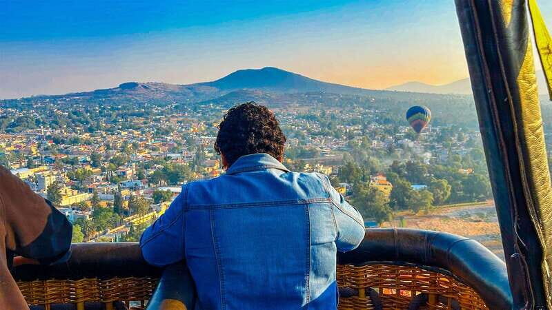 CDMX: Fly over the impressive pyramids of Teotihuacán in a hot air balloon - Key Points