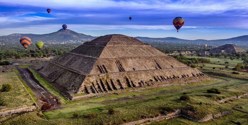 CDMX: Fly over the impressive pyramids of Teotihuacán in a hot air balloon - An Authentic Look at the Balloon Experience over Teotihuacán