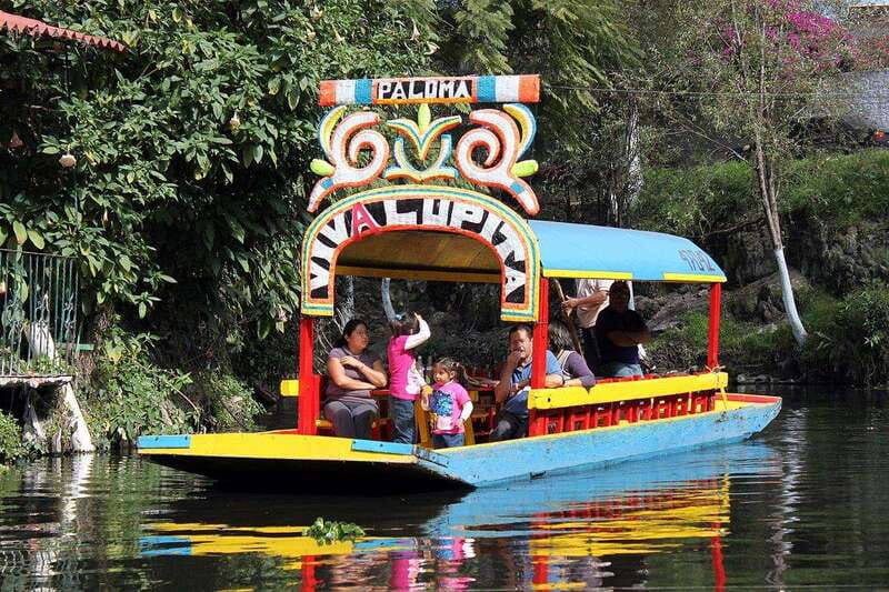 cdmx-trajinera-ride-in-xochimilco-with-tacos-music-and-drinks