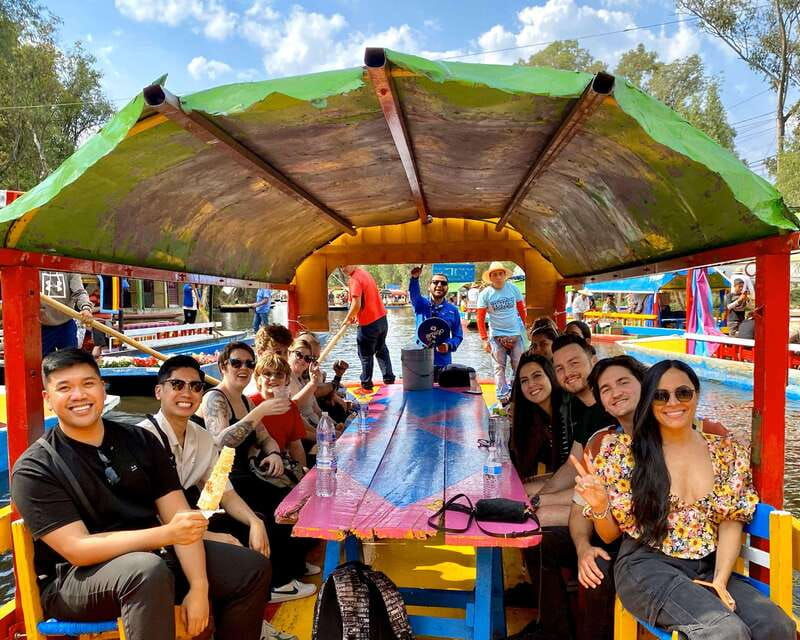 cdmx-trajineras-party-at-xochimilco-drinks-music-tacos