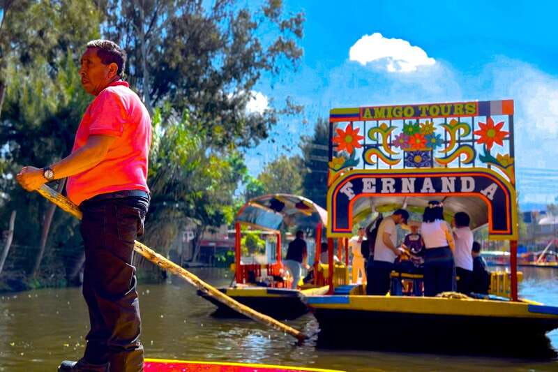 cdmx-trajineras-party-at-xochimilco-drinks-music-tacos