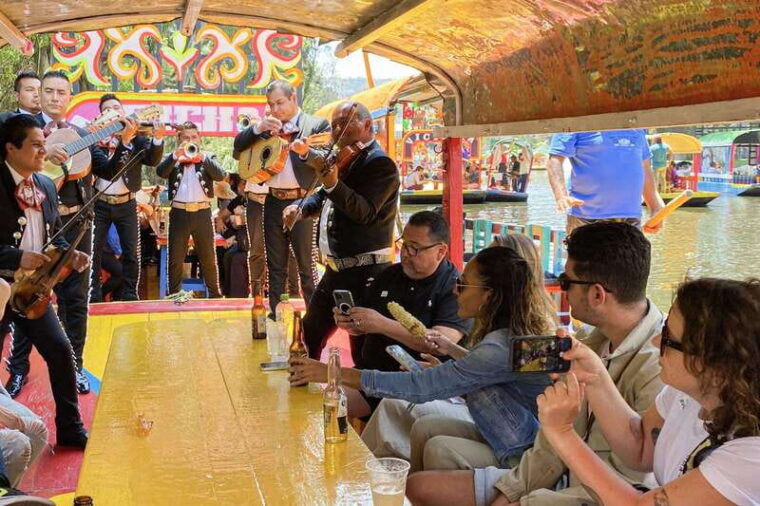 cdmx-trajineras-party-at-xochimilco-drinks-music-tacos