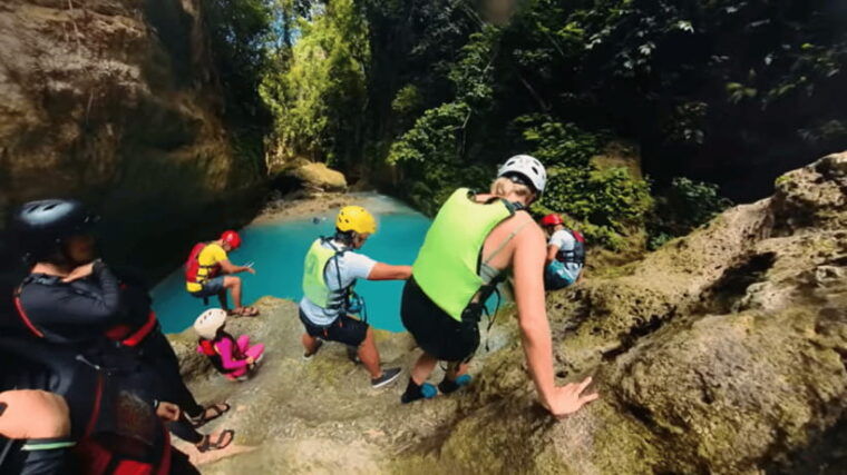 cebu-kawasan-canyoneering-join-in-tour-with-ziplininglunch