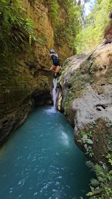 cebu-kawasan-canyoneering-sardines-run-and-turtle-chase