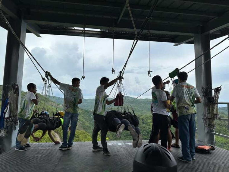cebu-kawasan-canyoneering-with-ziplining-adventure