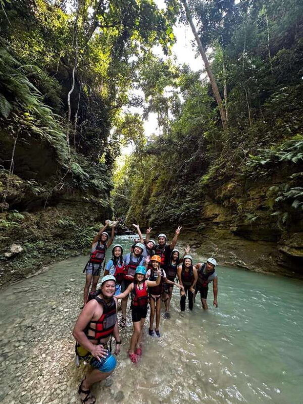 cebu-kawasan-falls-canyoneering-adventure-with-transfers
