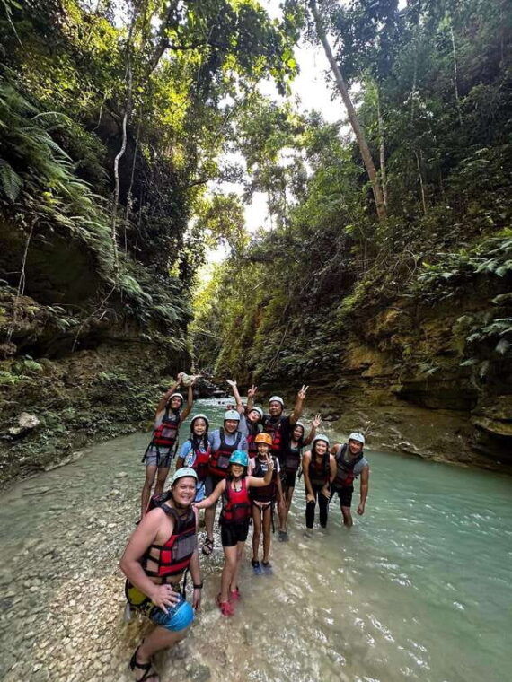 cebu-kawasan-falls-canyoneering-adventure-with-transfers