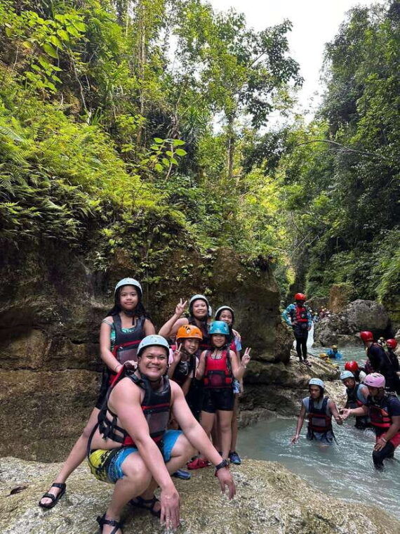 cebu-kawasan-falls-canyoneering-adventure-with-transfers