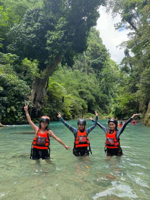 cebu-kawasan-falls-canyoneering-and-ziplining-group-tour