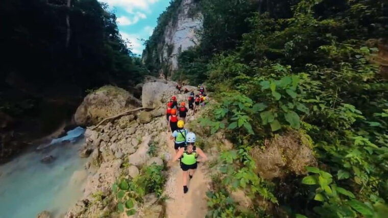 cebu-kawasan-falls-canyoneering-tour-with-ziplining