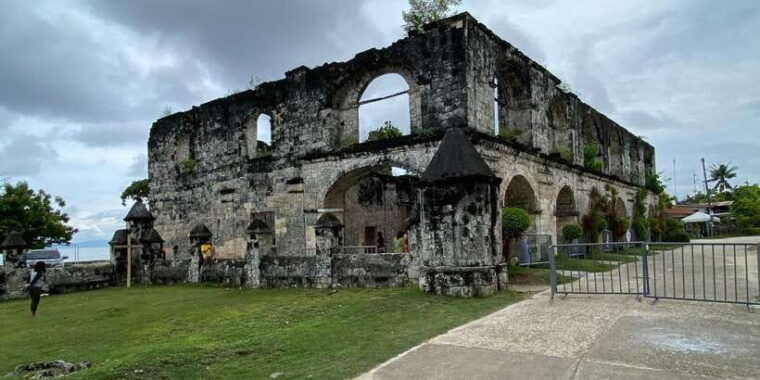 cebu-oslob-whale-shark-swim-and-sumilon-island-day-tour