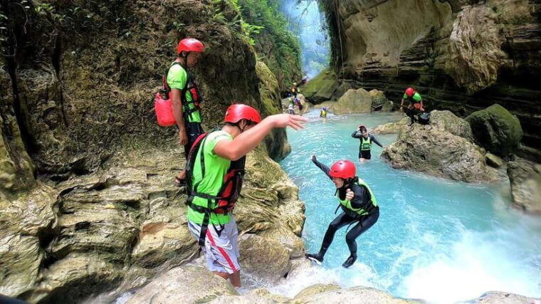 cebu-osmena-peak-hike-kawasan-canyoneering