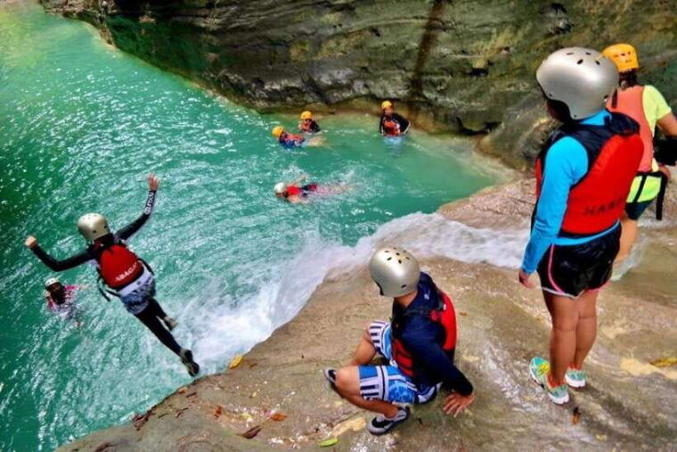 cebu-whale-shark-swimming-kawasan-canyoneering-group-tour