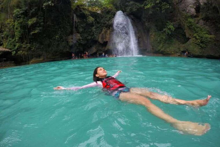 cebu-whale-shark-swimming-kawasan-canyoneering-group-tour