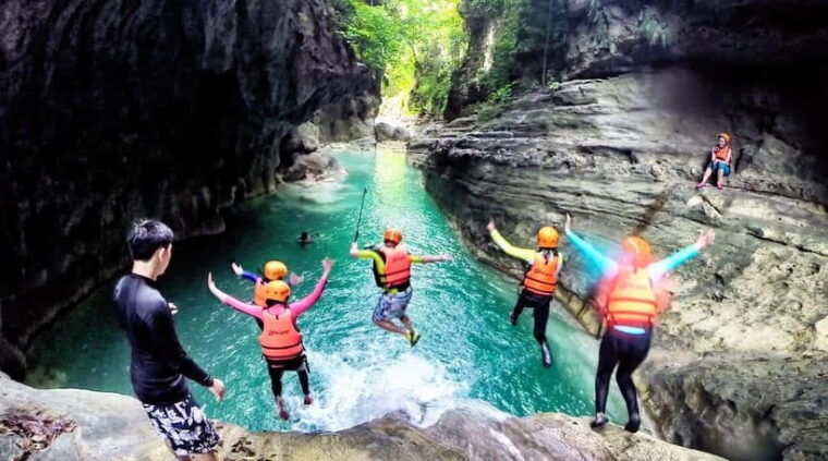 cebuwhaleshark-watching-kawasan-canyoneering-private-tour