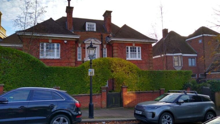 celebrity-homes-tour-of-hampstead