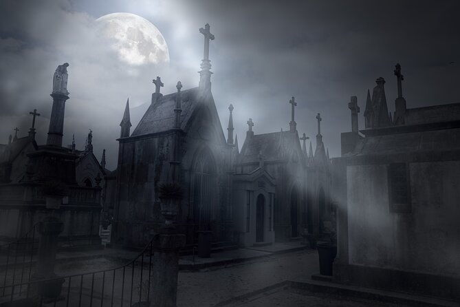 cemetery-and-ghost-byob-bus-tour-in-new-orleans