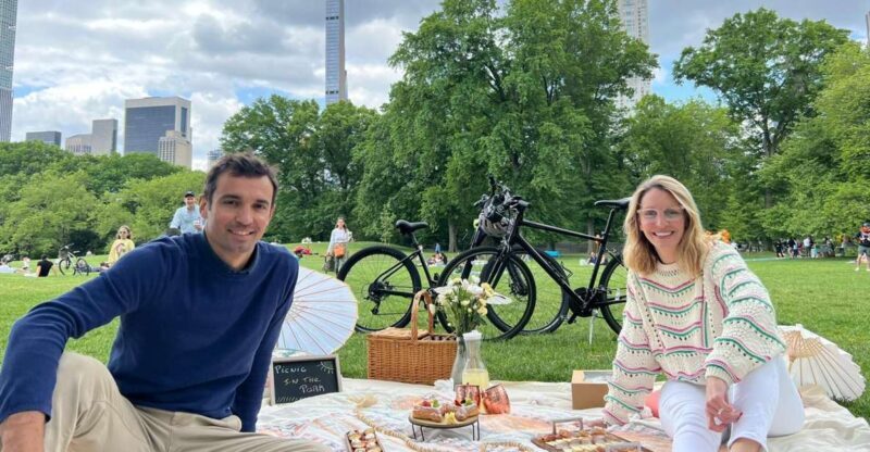 Central Park, NYC: Private Bike Tour and Luxurious Picnic - Exploring Central Park on Two Wheels and Four Course Lunches