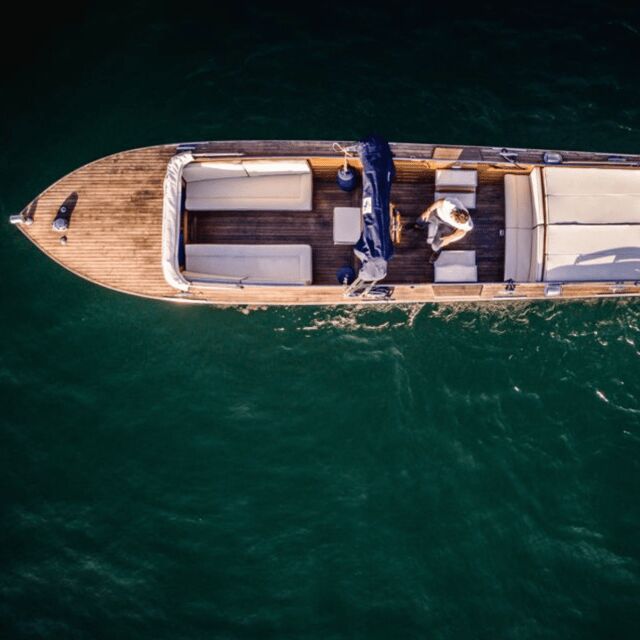 Cernobbio: Sunset Shared Boat Tour with Prosecco - The Experience and Atmosphere