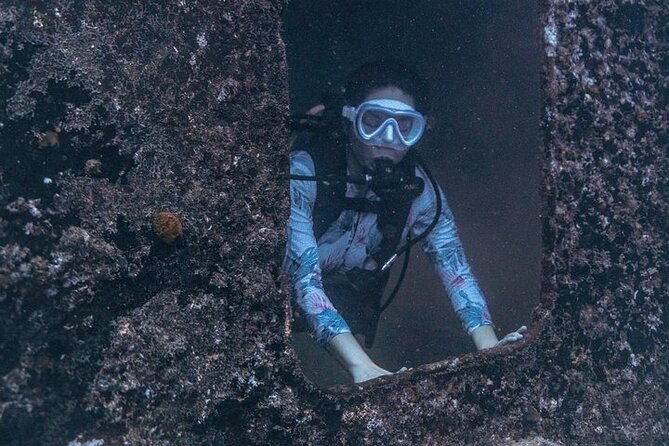 certified-divers-best-2-tank-wrecks-reef-boat-dive-all-inclusive-from-waikiki