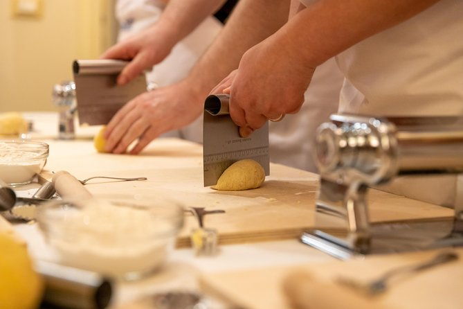 cesarine-fresh-pasta-class-at-locals-home-in-montepulciano