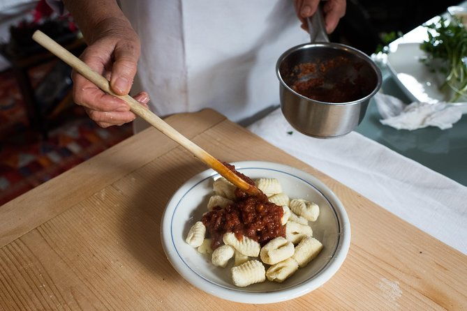 cesarine-market-tour-cooking-class-at-locals-home-in-lucca-2