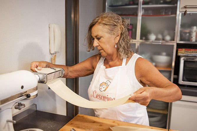 cesarine-pasta-tiramisu-class-at-locals-home-in-catania