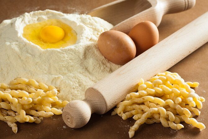 cesarine-pasta-tiramisu-class-at-locals-home-in-genoa-2