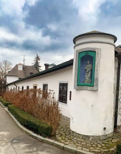 Cesky Krumlov (CK) Day Trip from Prague (hotel pick up) - Key Points