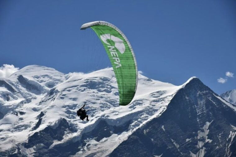 chamonix-tandem-paragliding-flight