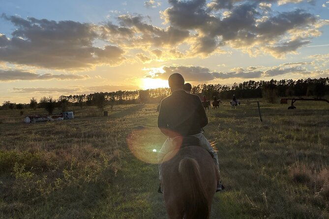 champagne-and-charcuterie-sunset-trail-ride