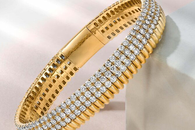 champagne-and-diamond-shopping-experience-in-downtown-bahamas