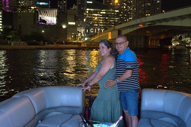 champagne-city-lights-boat-tour-with-photoshoot