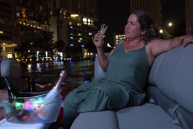 champagne-city-lights-boat-tour-with-photoshoot