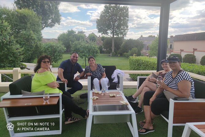 champagne-lover-touramazing-experiencewith-champagne-sabering-2