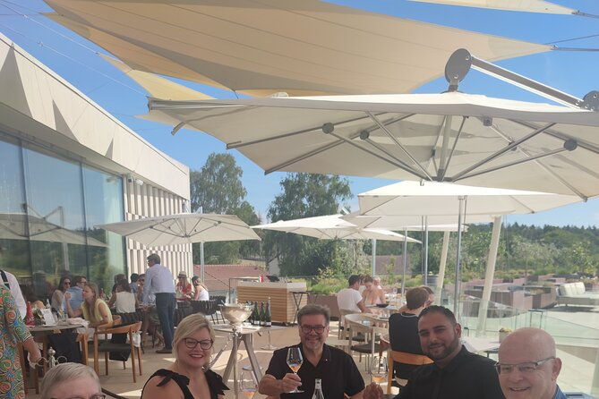 champagne-lover-touramazing-experiencewith-champagne-sabering-2