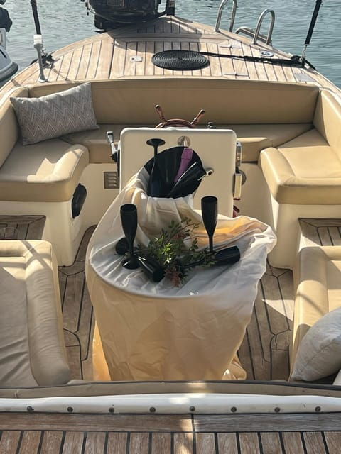 champagne-sunset-with-skipper-two-hours-trip