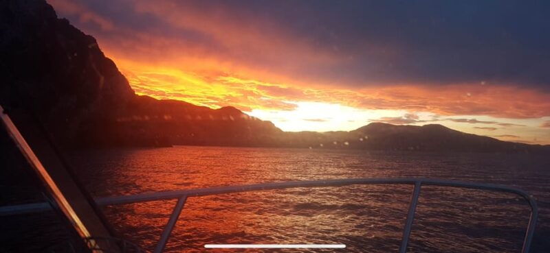 champagne-sunset-with-skipper-two-hours-trip