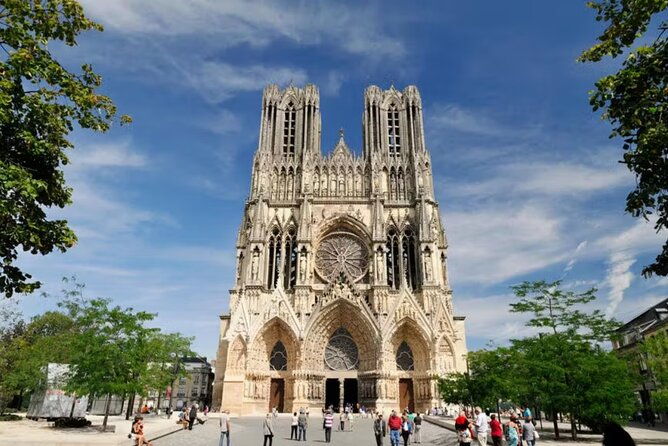 champagne-tour-from-paris-by-minivan-with-reims-cellars-champagne-tasting