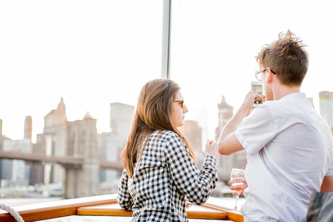 champagne-wine-and-cheese-pairing-sightseeing-cruise-2