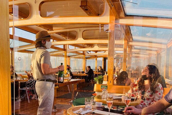 champagne-wine-and-cheese-pairing-sightseeing-cruise-2