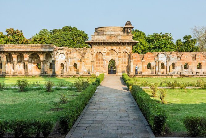 Champaner-Pavagadh Archaeological Park Day Trip (Guided Car Tour from Ahmedabad) - FAQ
