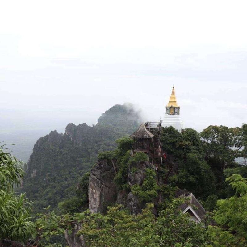 chang-mai-unseen-in-thailand-wat-chaloemprakiat-lampang