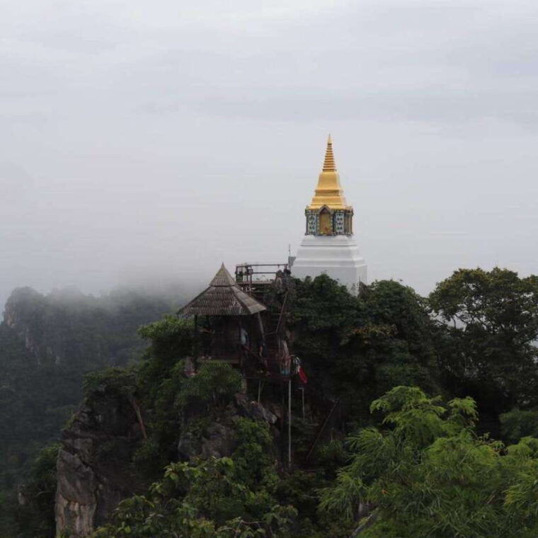 chang-mai-unseen-in-thailand-wat-chaloemprakiat-lampang