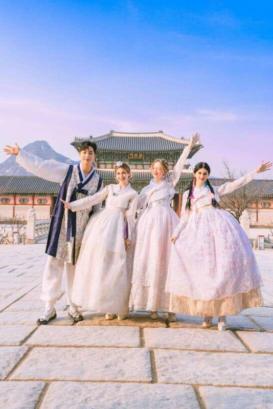 changdeokgung-hanbok-experience-at-hanboknam