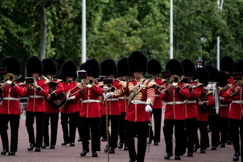 changing-of-the-guard-and-buckingham-palace-entry-ticket