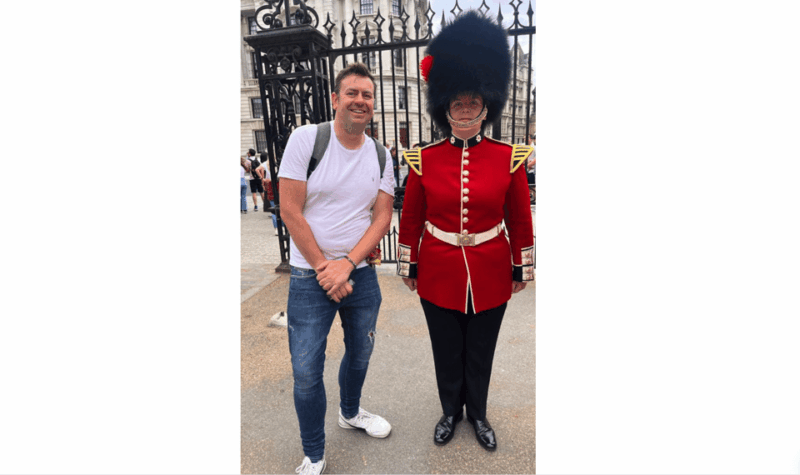 changing-of-the-guard-at-buckingham-palace
