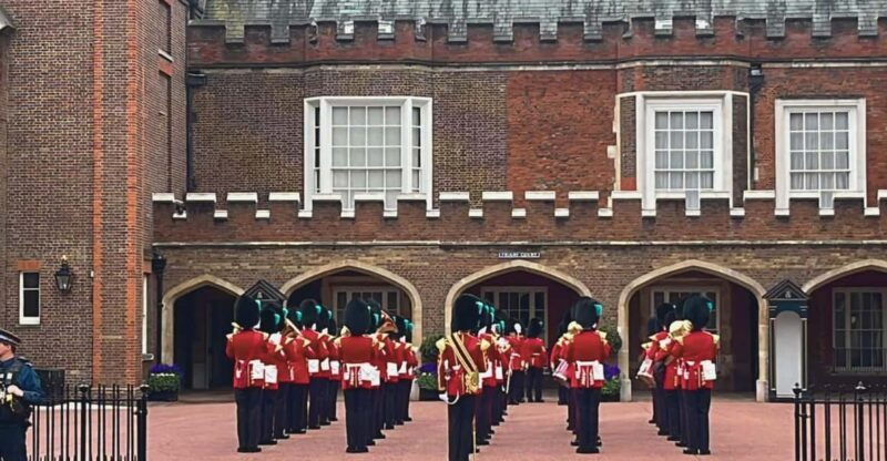 changing-of-the-guard-at-buckingham-palace